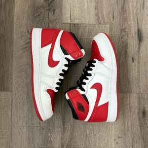 Air Jordan 1 Retro High OG in University Red